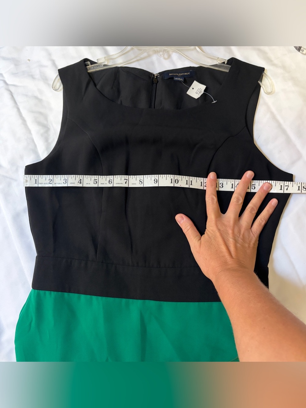 Sleeveless Black and Green Colorblock Sheath Dress - Picture 10 of 10
